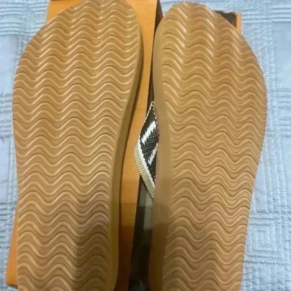 Ampeo Flip Flops - Picture 2 of 3